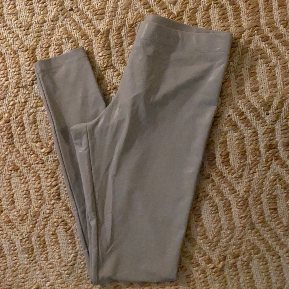 Light grey leggings